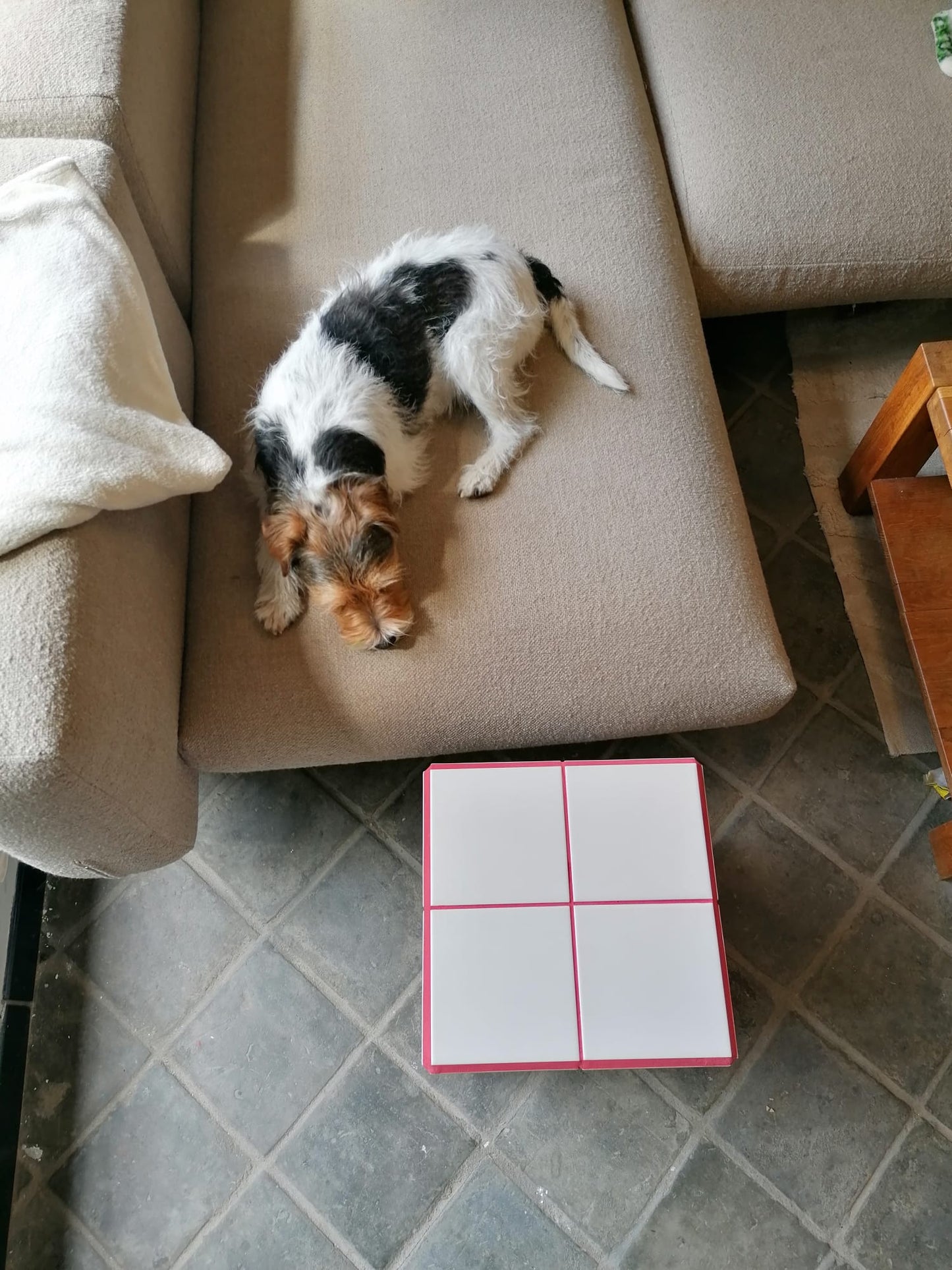 Box Greige/rouge