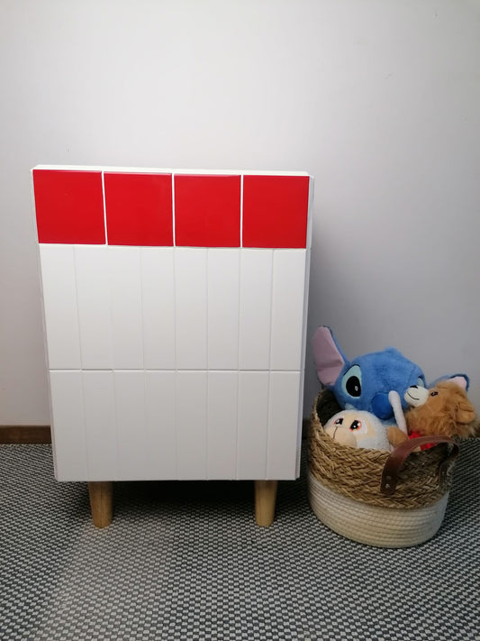 Commode sur pied, bicolore.